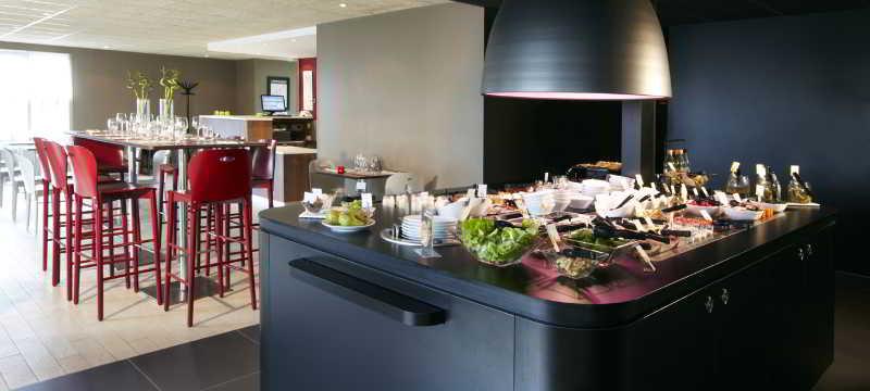 Hotel Restaurant Campanile Aurillac Exterior foto