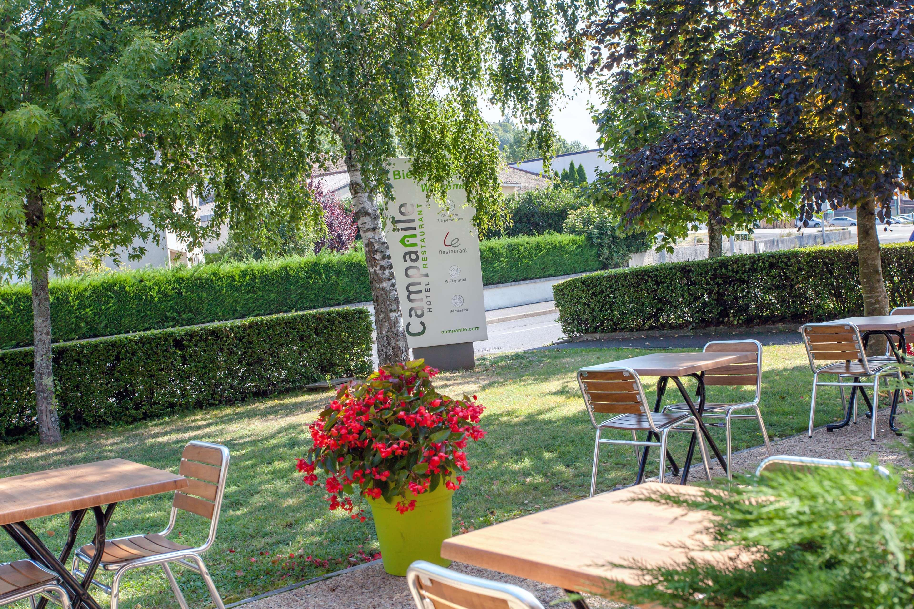 Hotel Restaurant Campanile Aurillac Exterior foto