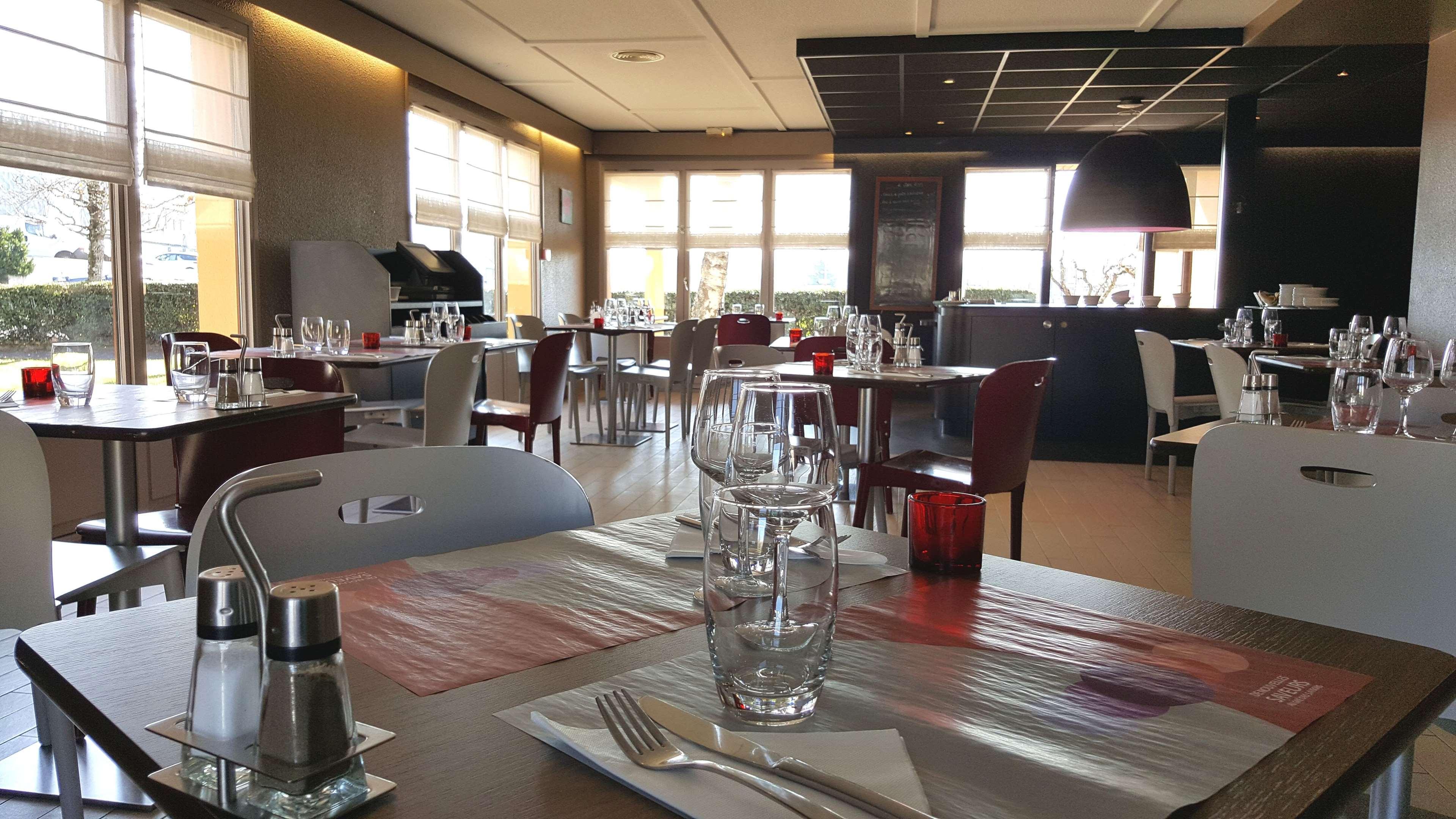 Hotel Restaurant Campanile Aurillac Exterior foto