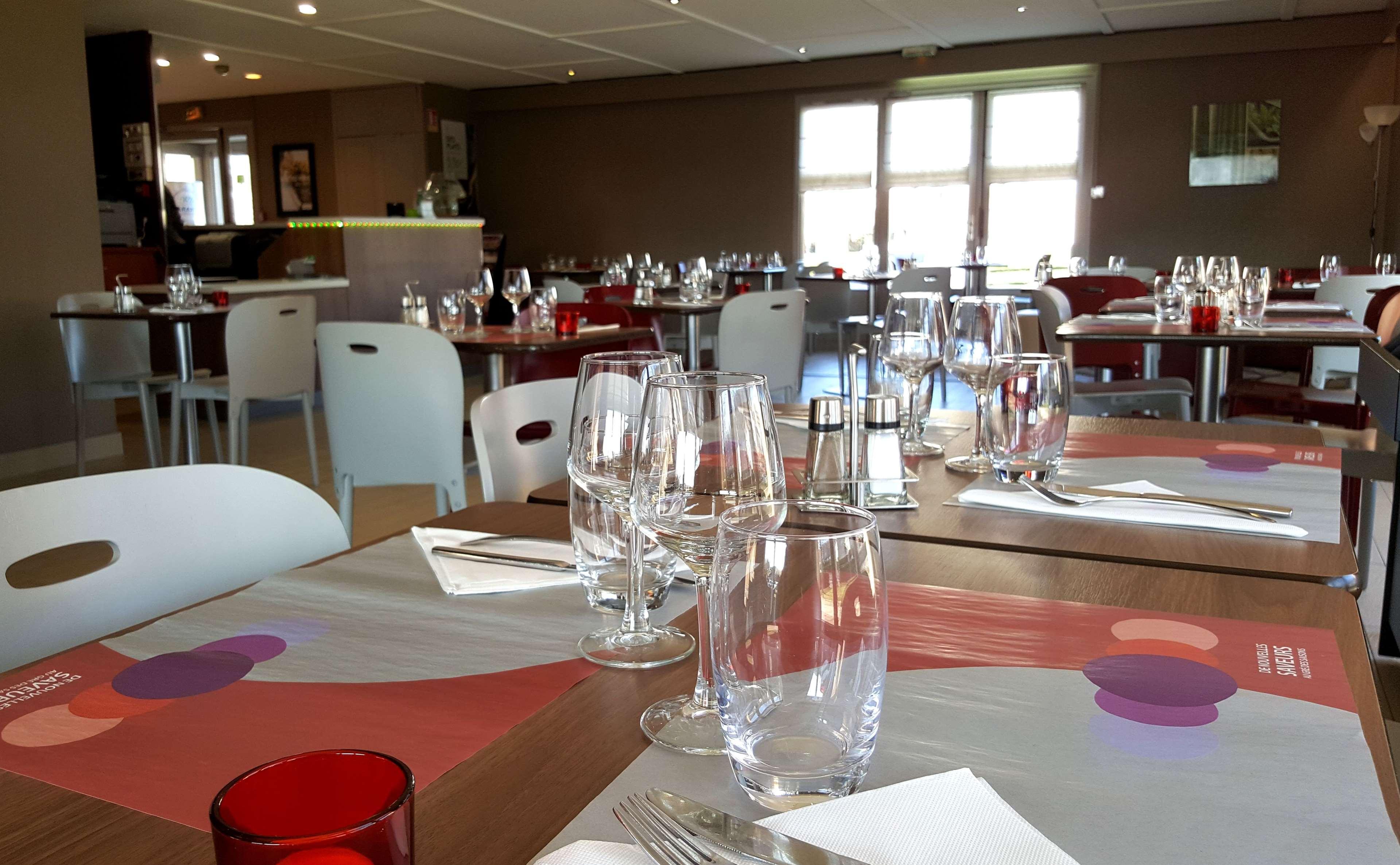 Hotel Restaurant Campanile Aurillac Exterior foto