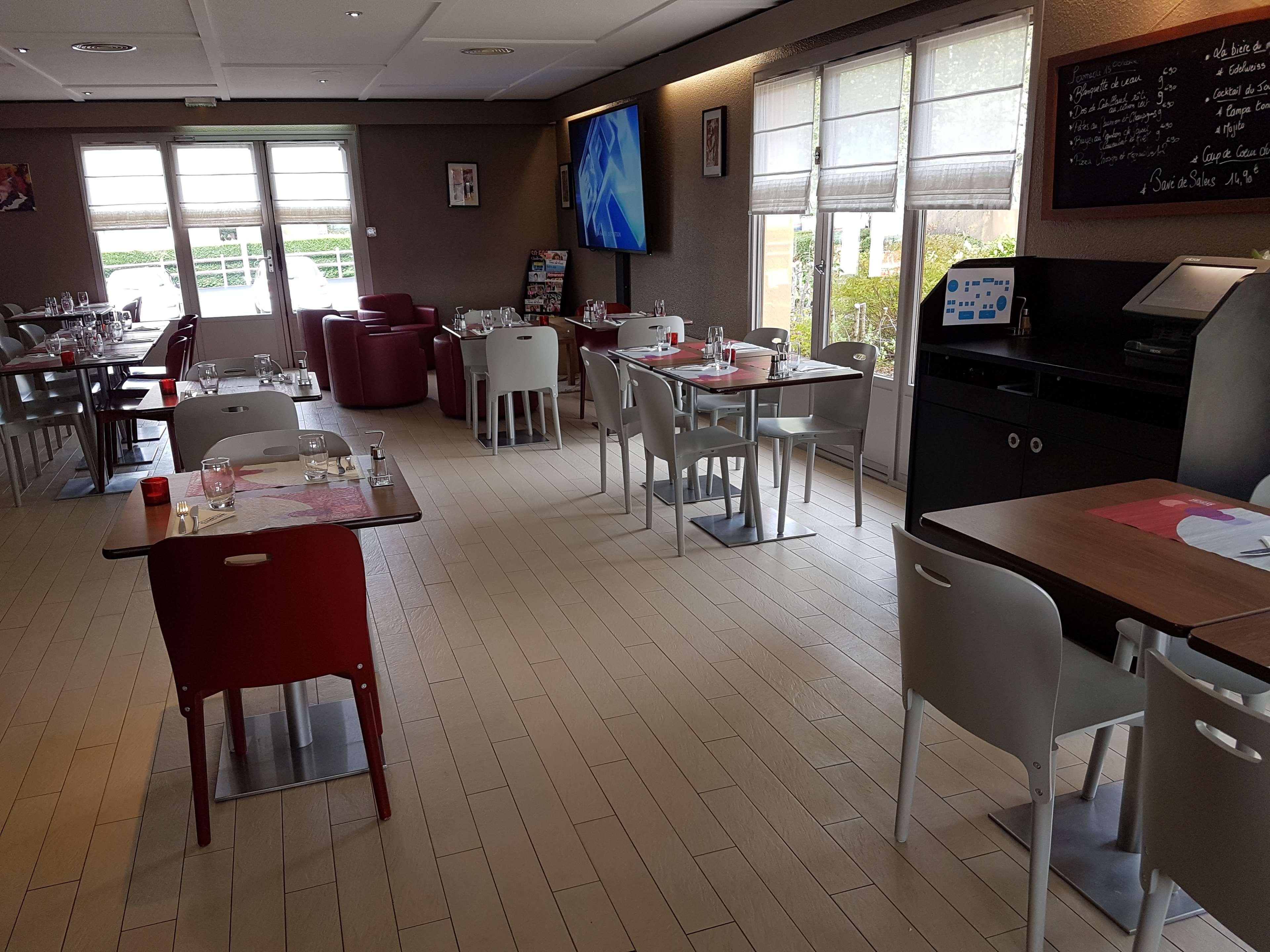 Hotel Restaurant Campanile Aurillac Exterior foto