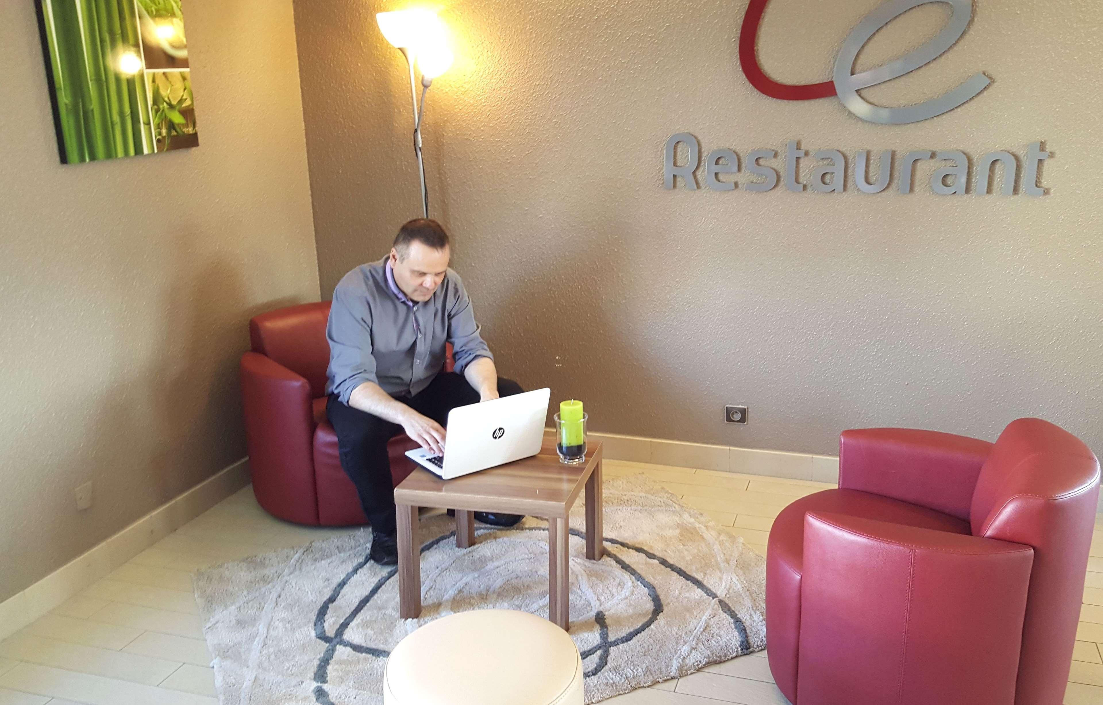 Hotel Restaurant Campanile Aurillac Exterior foto