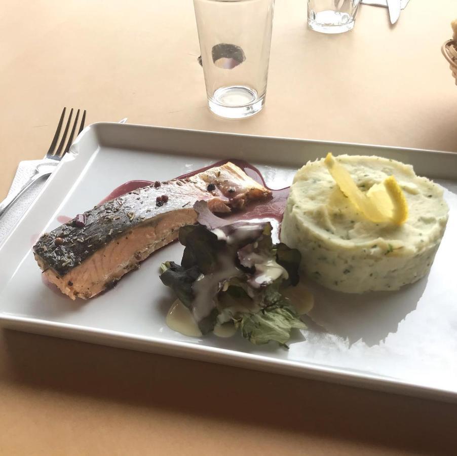Hotel Restaurant Campanile Aurillac Exterior foto