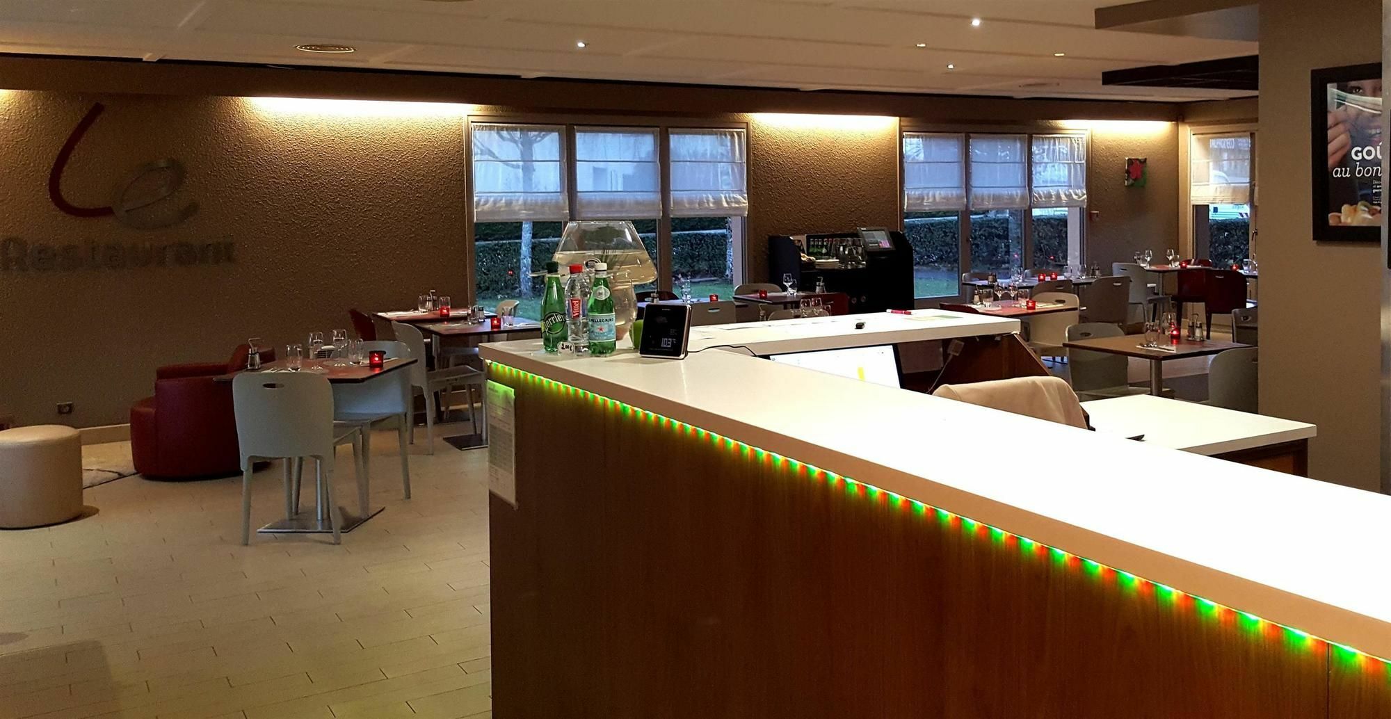 Hotel Restaurant Campanile Aurillac Exterior foto