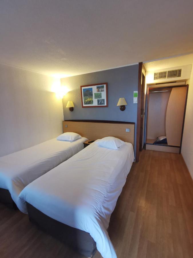 Hotel Restaurant Campanile Aurillac Exterior foto